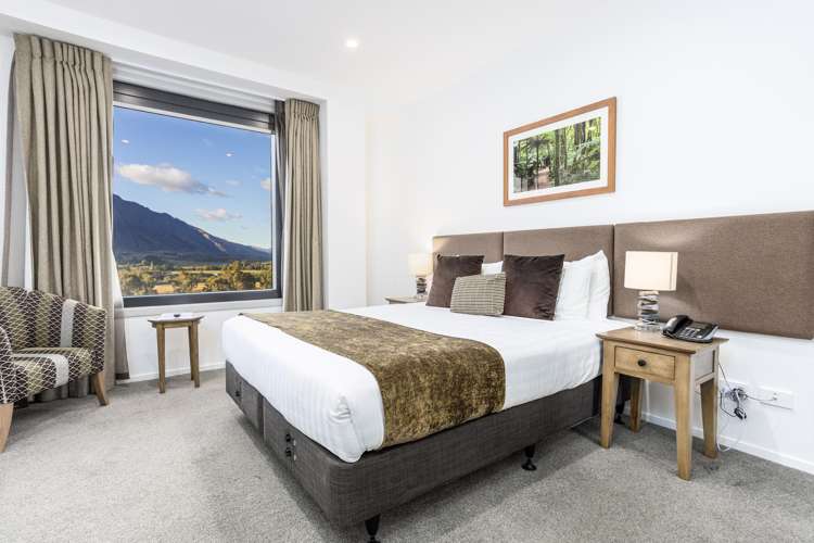 302/32 Red Oaks Drive_0