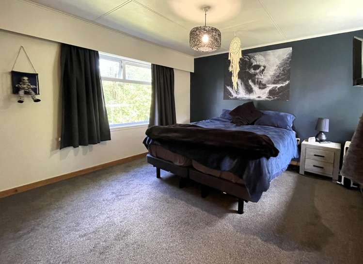 2041 Egmont Road Kaimiro_9