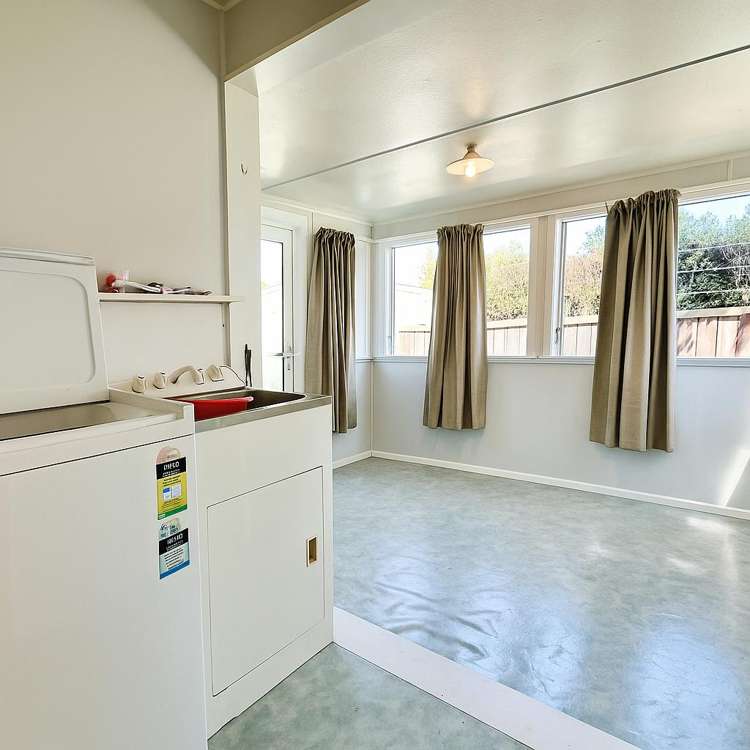 2/64 Menin Road Onekawa_6