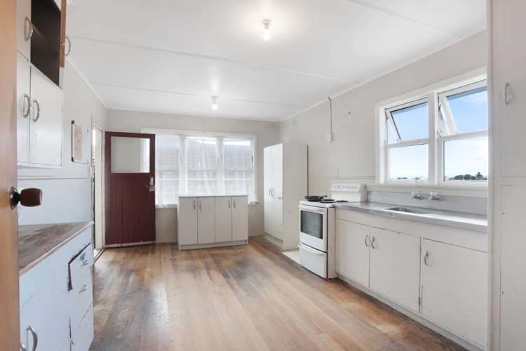 53 Tiroroa Avenue Te Atatu South_7