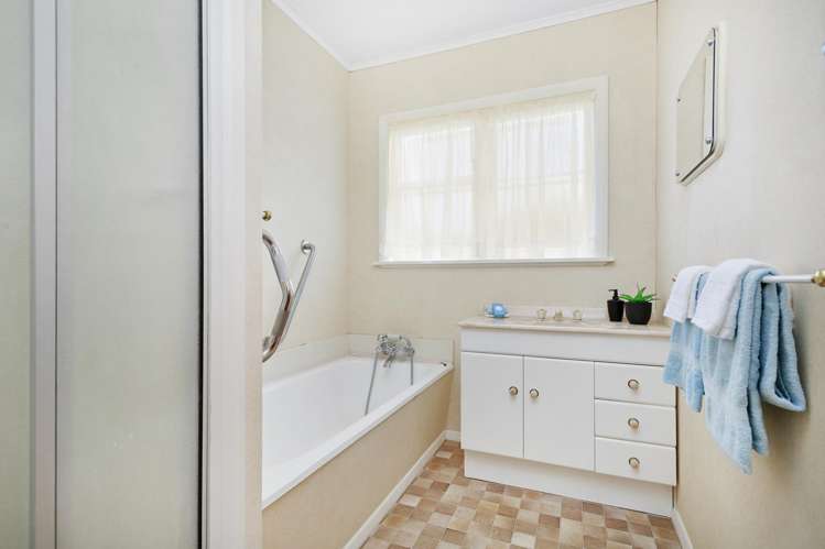 17 Lane Crescent Tawa_14