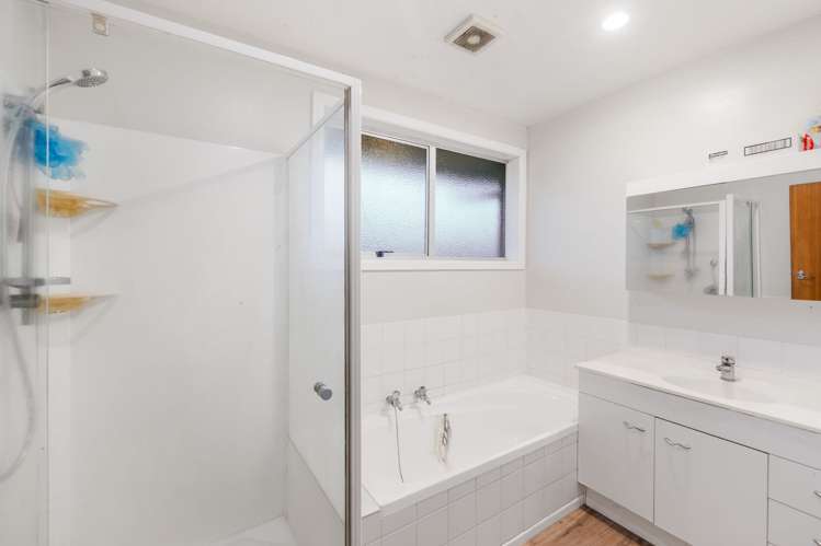 21 De Bloge Place Burwood_13