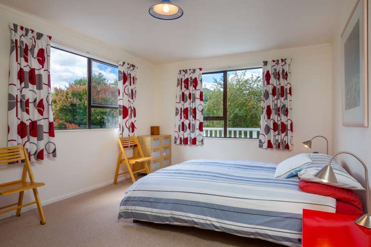 22 Lady Cobham Grove Anakiwa and Surrounds_13