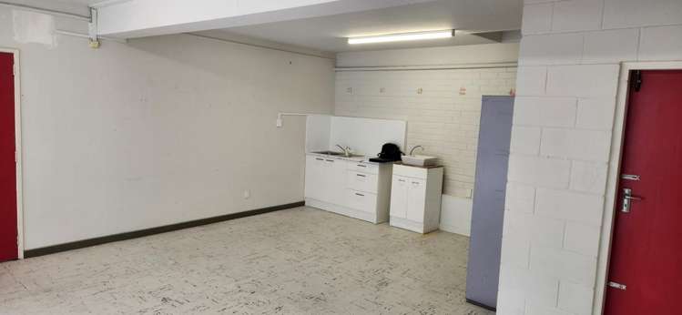 Rear studio/23 Bay Road Kilbirnie_1