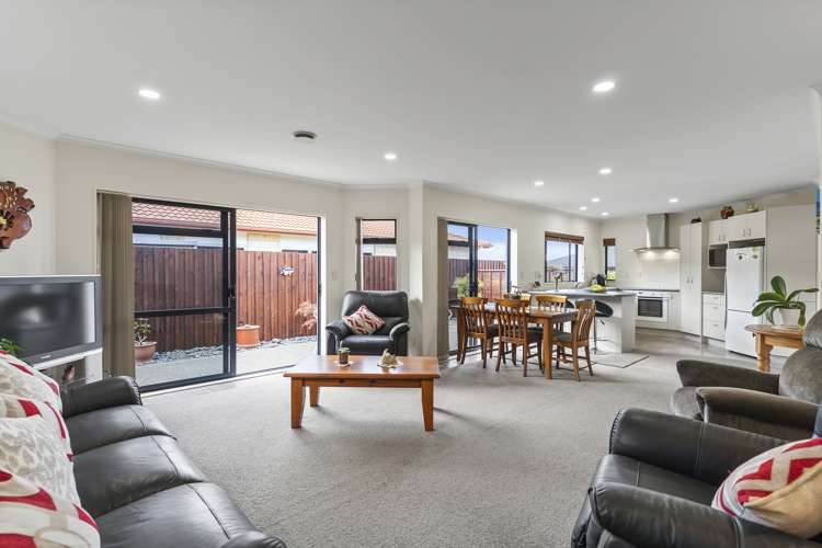44 Chesterfield Way Orewa_5