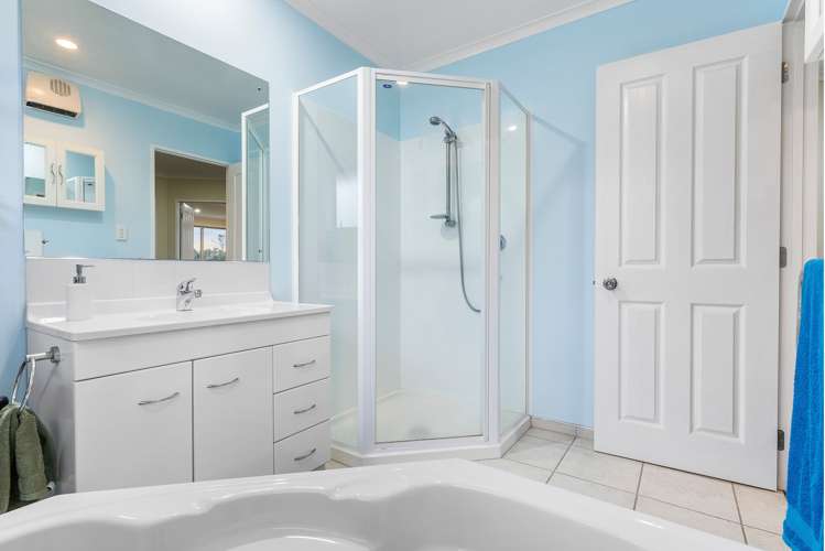 32 Rivervale Grove Stanmore Bay_10