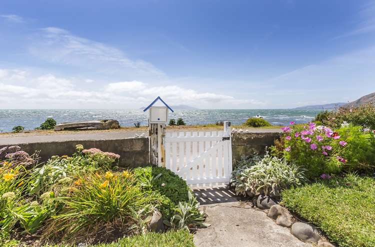 8 Ocean Parade Pukerua Bay_12