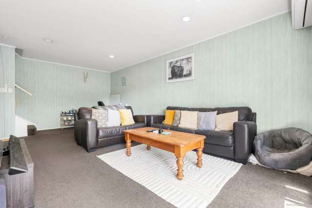 2/7 Marbeth Court Botany Downs_2