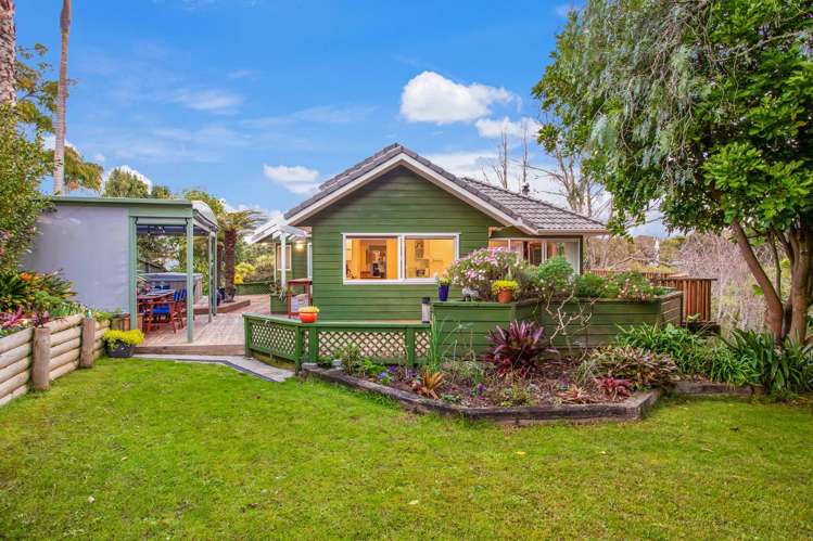 23 Pinewood Grove Botany Downs_23