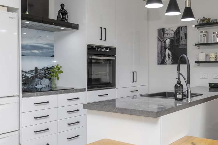 6 Turangitukua Terrace Whareroa_8