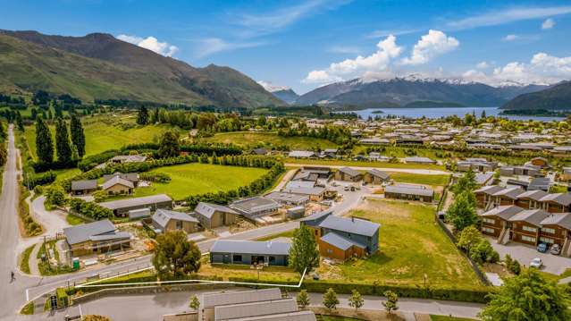 2 Cleland Close, Emerald Heights Wanaka_1