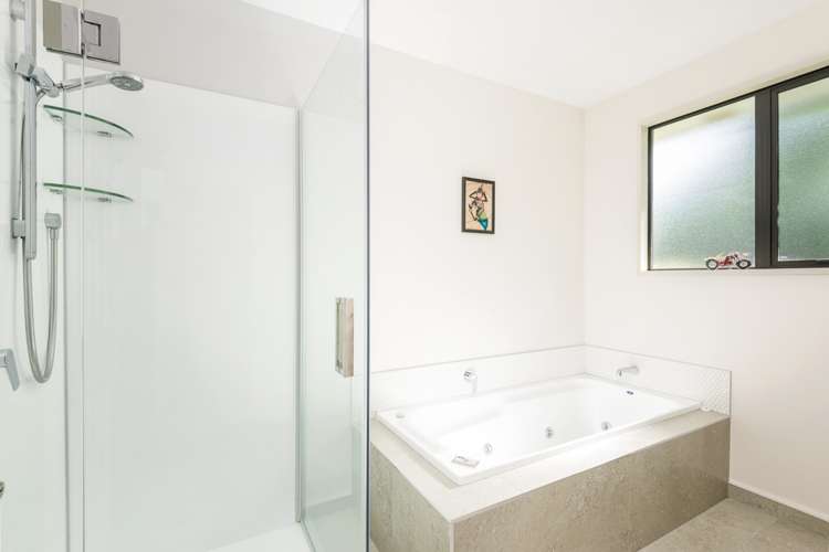 64 Travis Country Drive Burwood_16