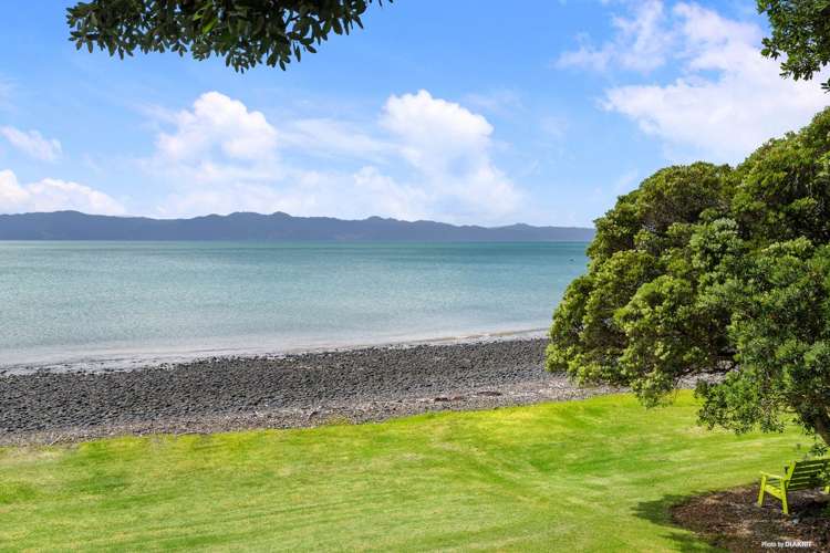 1684 East Coast Road Whakatiwai_13