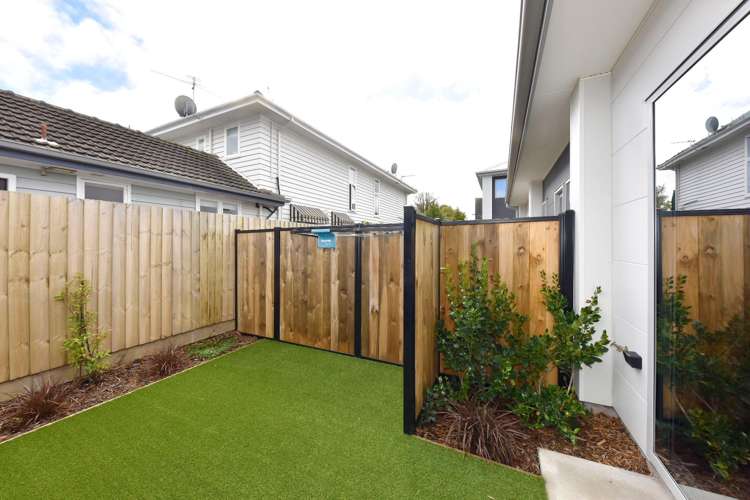  9/19 Winchester Street Merivale_21