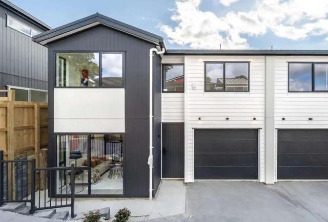 7B,C&D Maroubra Place Botany Downs_1