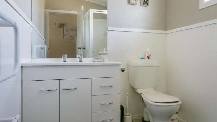 172A Spa Road 11210_6