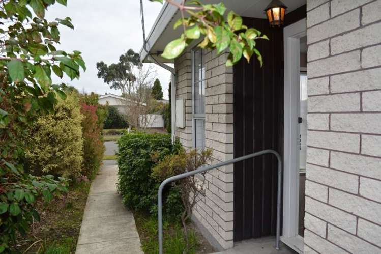 2/3 Sawtell Place Northcote_7