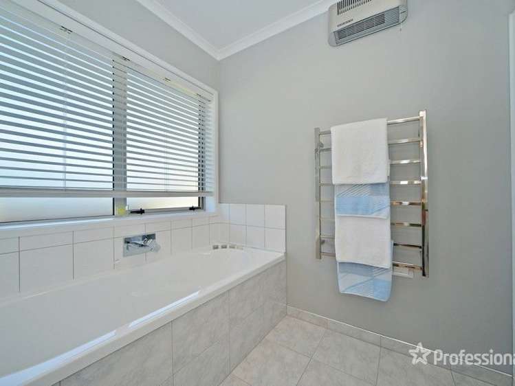 2 Camellia Lane Carterton_13