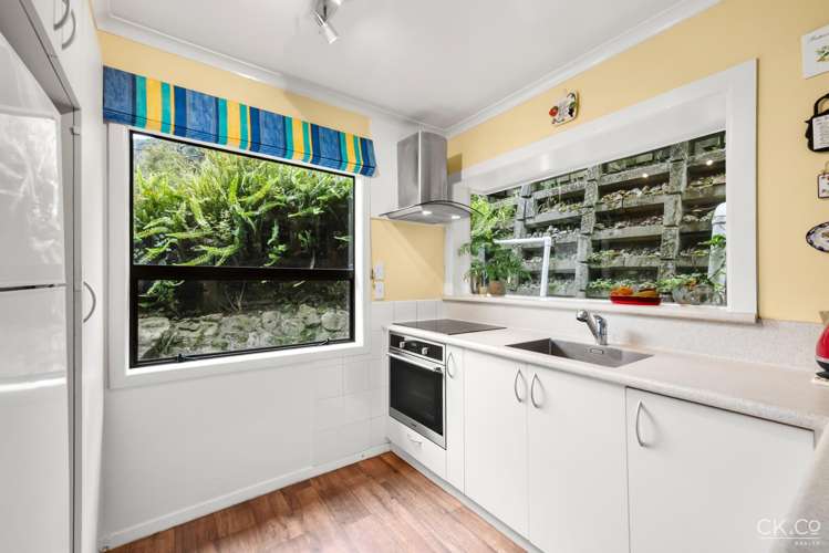 239a Whites Line East Waiwhetu_6