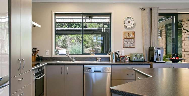 97 Parekaawa Drive 2645_5