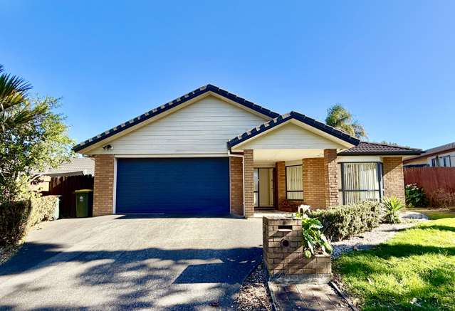 Beautiful 4-Bedroom Family Home - Space, Comfort & Convenience