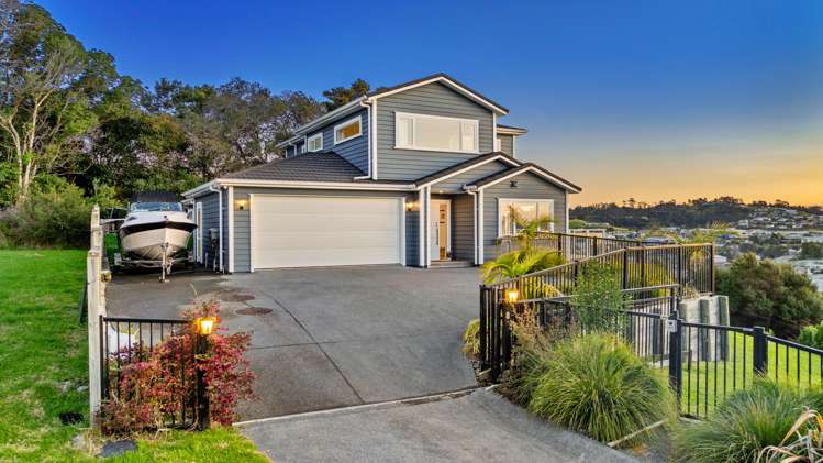 8 Waititiro Rise Stanmore Bay_24