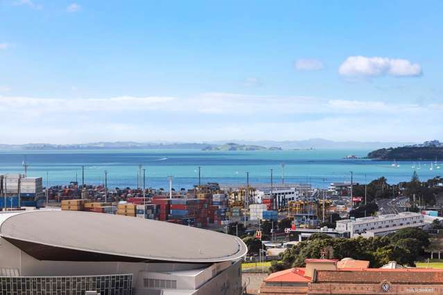 Urgent Sale! Stunning Seaview 2 bed 2 bath