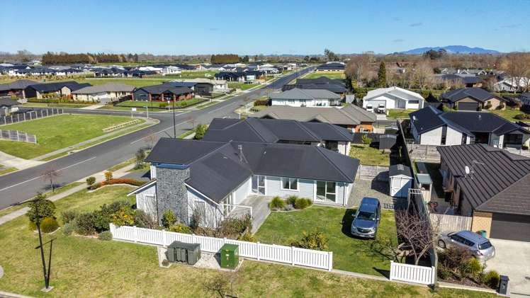 8 Peakedale Drive_2