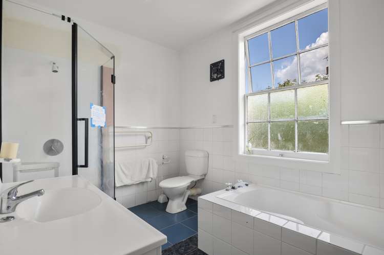 82 The Drive Epsom_17