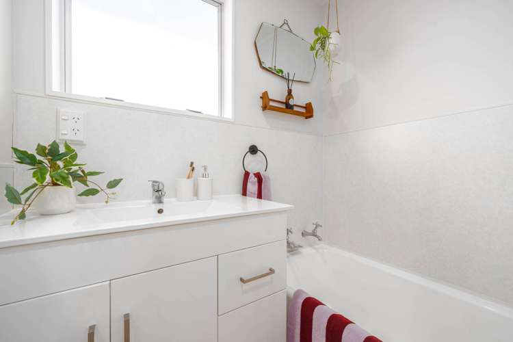 10 Mallard Grove Churton Park_15
