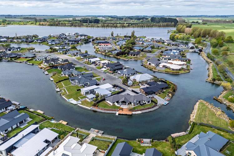 21 Torbay Avenue Lake Hood_24