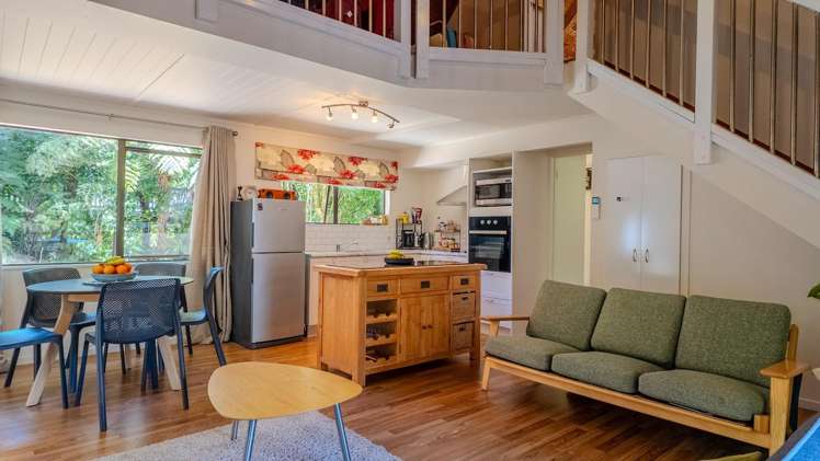 22 Victoria Road North Onetangi_2