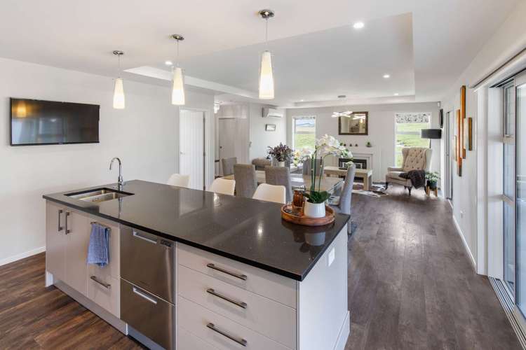 206 Pacific Drive Fitzherbert_6