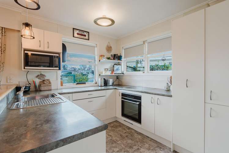 49 Garden Heights Avenue Glenview_9