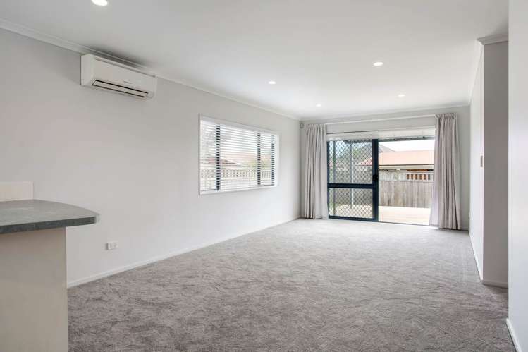 2d Reid Road New Lynn_10