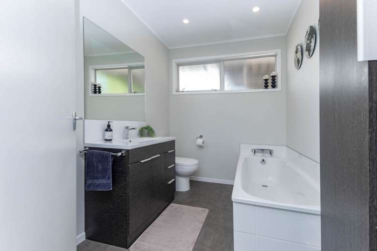 60 Fairmount Road Titirangi_11