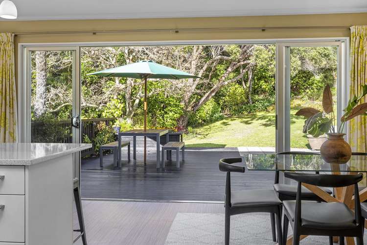 100 Larsen Crescent Tawa_21