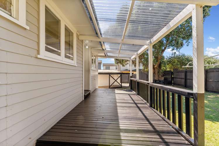 24 Mackenzie Street Te Atatu South_21