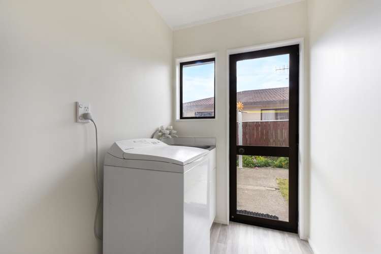 1/12 Stead Crescent Stoke_16