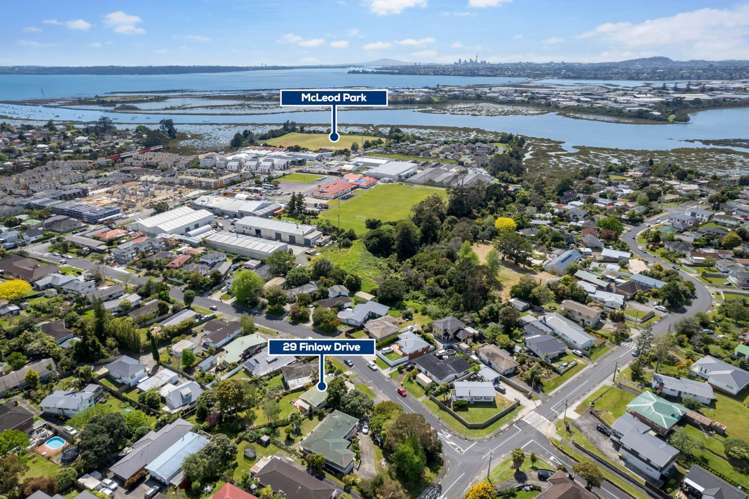 29 Finlow Drive Te Atatu South_19