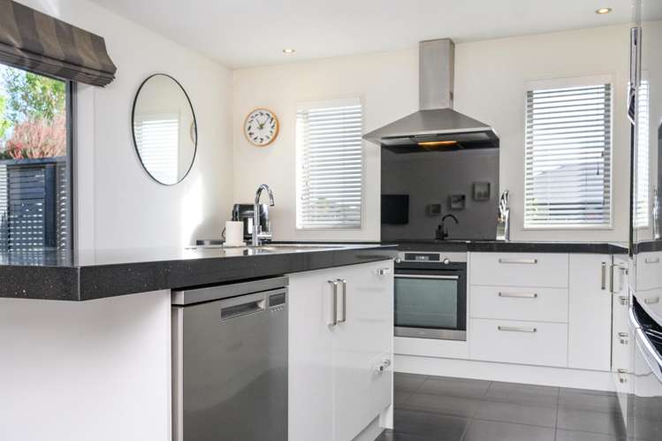 24 Liberty Grove Kelvin Grove_23