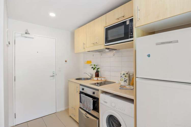 5m/23 Emily Place Auckland Central_8