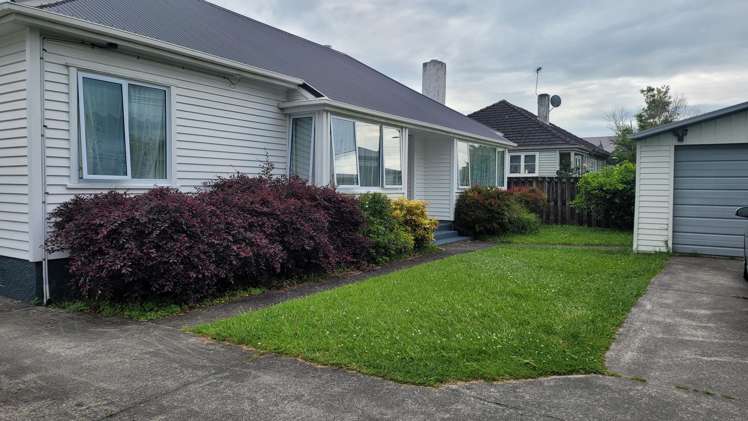 12 Bains Avenue Hamilton East_12