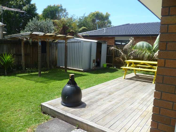 21A Brennan Avenue Te Atatu Peninsula_1