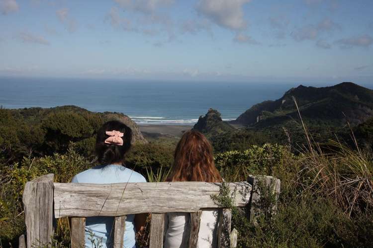 Kauri Cabin/128 Lone Kauri Road Karekare_14