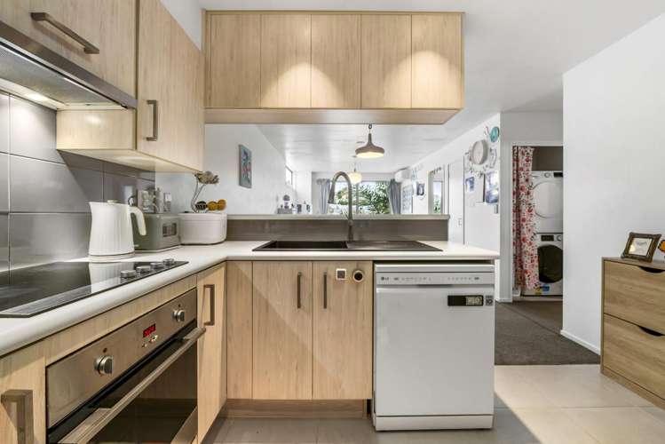 211/17 Link Crescent Stanmore Bay_4