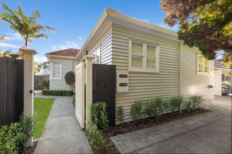 16 Erima Avenue Point England_12