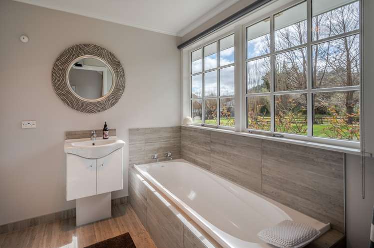 8 Takamatua Bay Road Takamatua_15