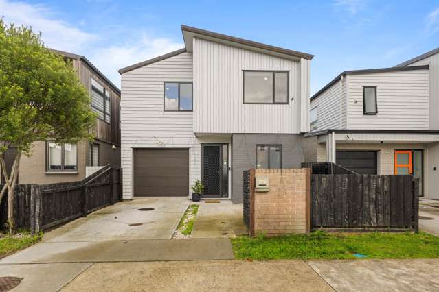 Modern, Spacious & Low Maintenance Living!