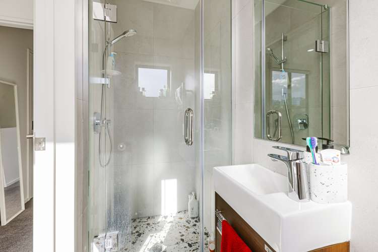 1/77 Glenmore Road Sunnyhills_11